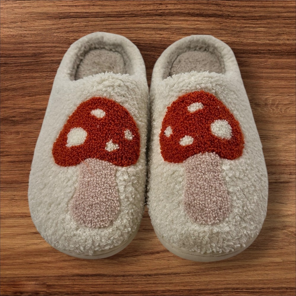 Mushroom Slippers Fuzzy Plush Cozy Slip‎ On House Shoes Size 8 men 9.5 Women